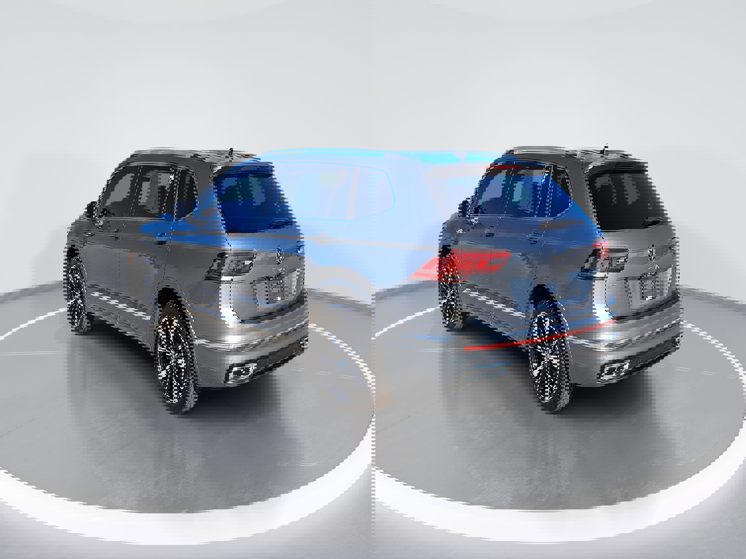 Certified 2024 Volkswagen Tiguan SEL R-Line image 5