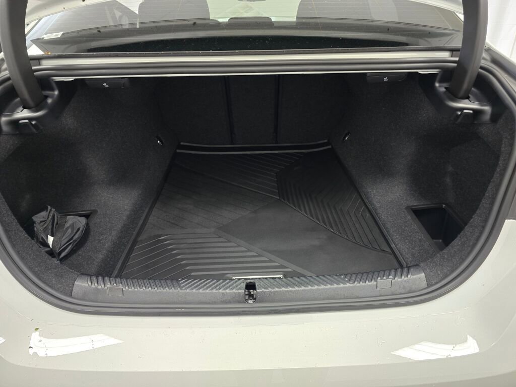 Used 2026 BMW 530i xDrive w/ Premium Package image 12