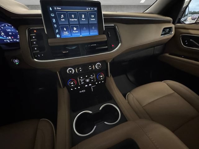 Used 2023 Chevrolet Suburban Premier AWD/4WD image 3