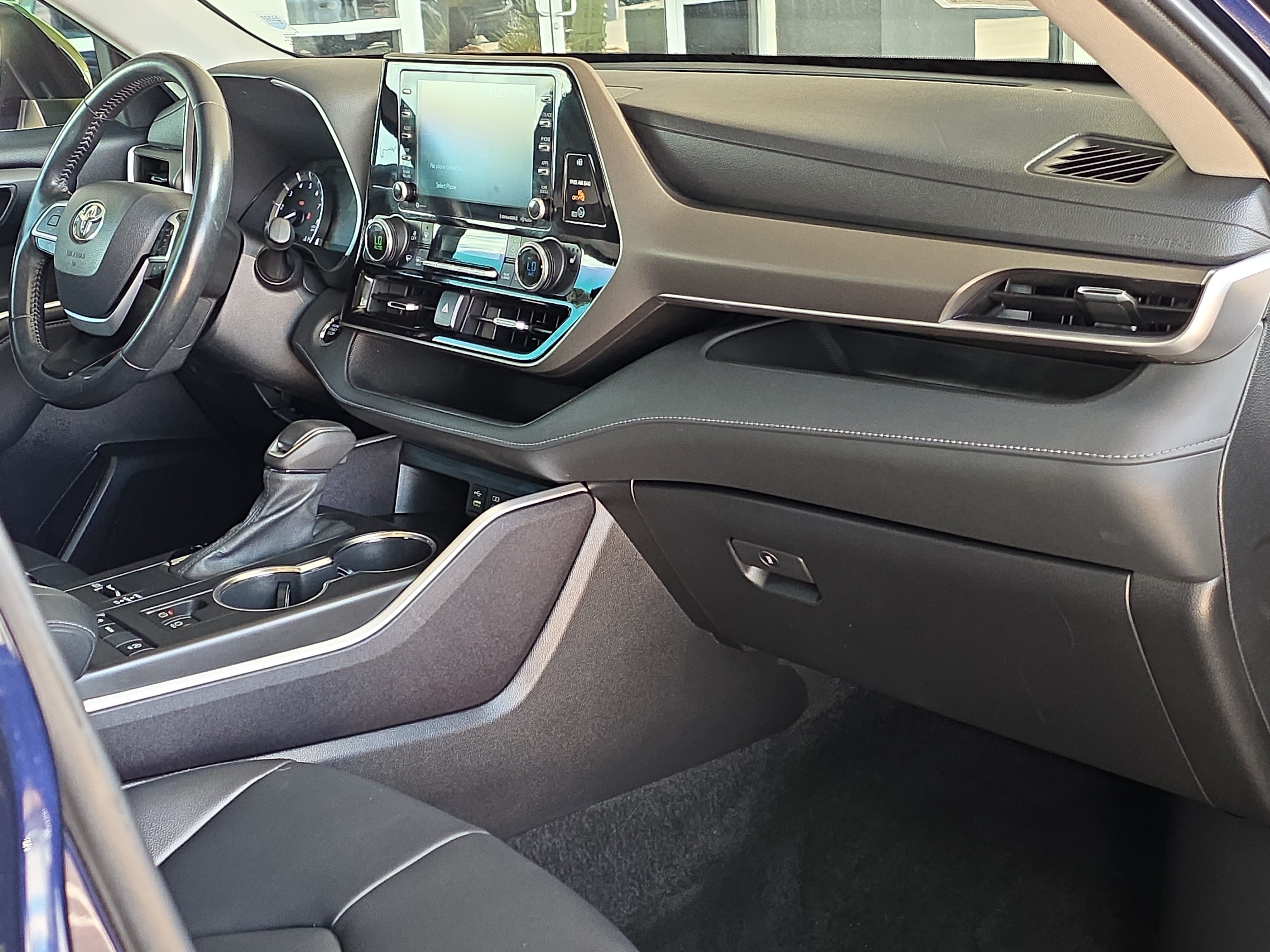 Used 2022 Toyota Highlander XLE FWD image 28