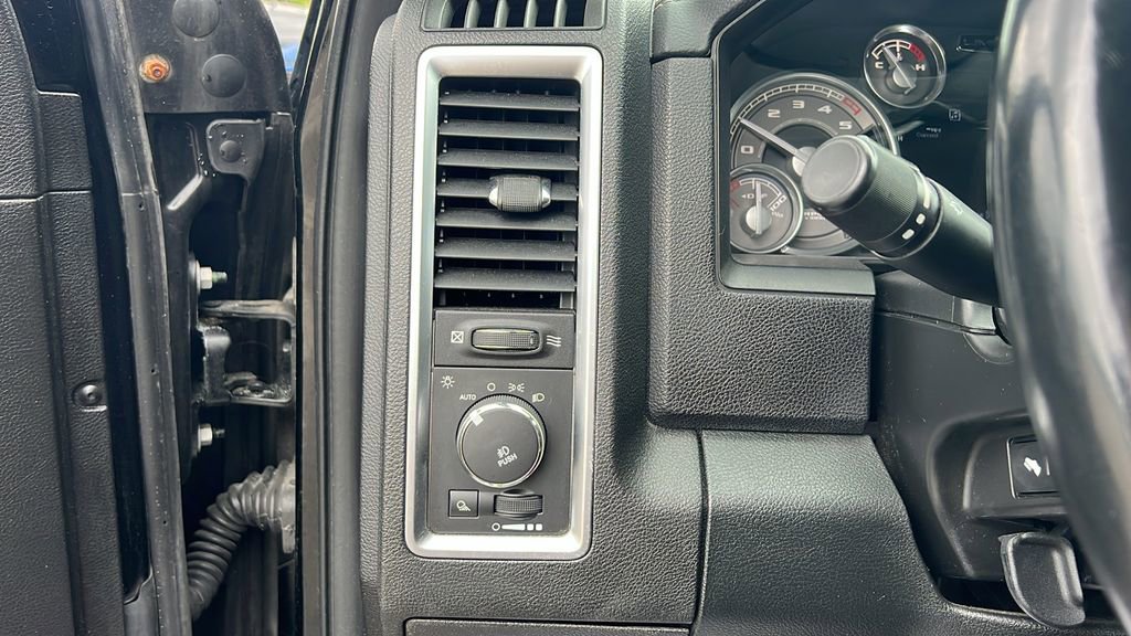 Used 2014 RAM 1500 Limited AWD/4WD image 14