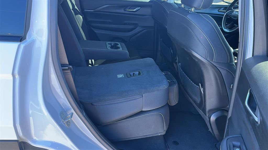 Used 2023 Jeep Grand Cherokee Laredo image 29