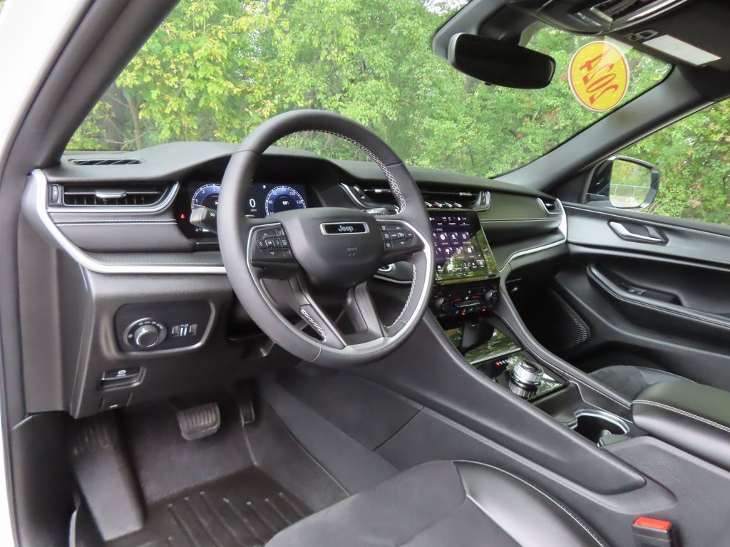 Certified 2024 Jeep Grand Cherokee Altitude image 4