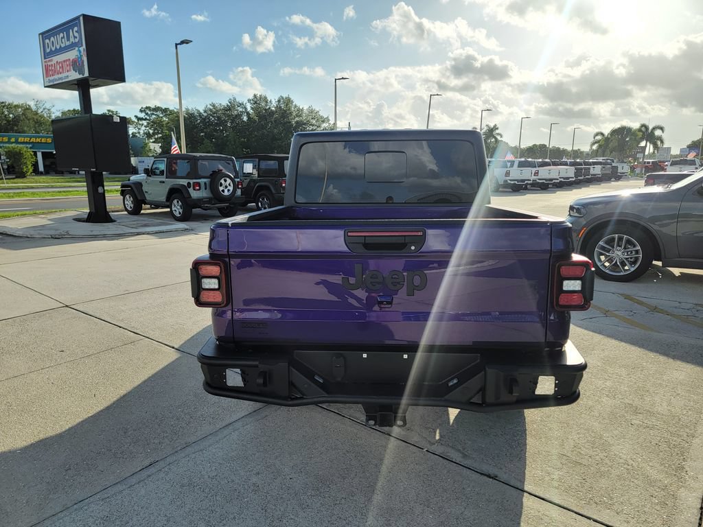 Used 2026 Jeep Gladiator Sport AWD/4WD image 4