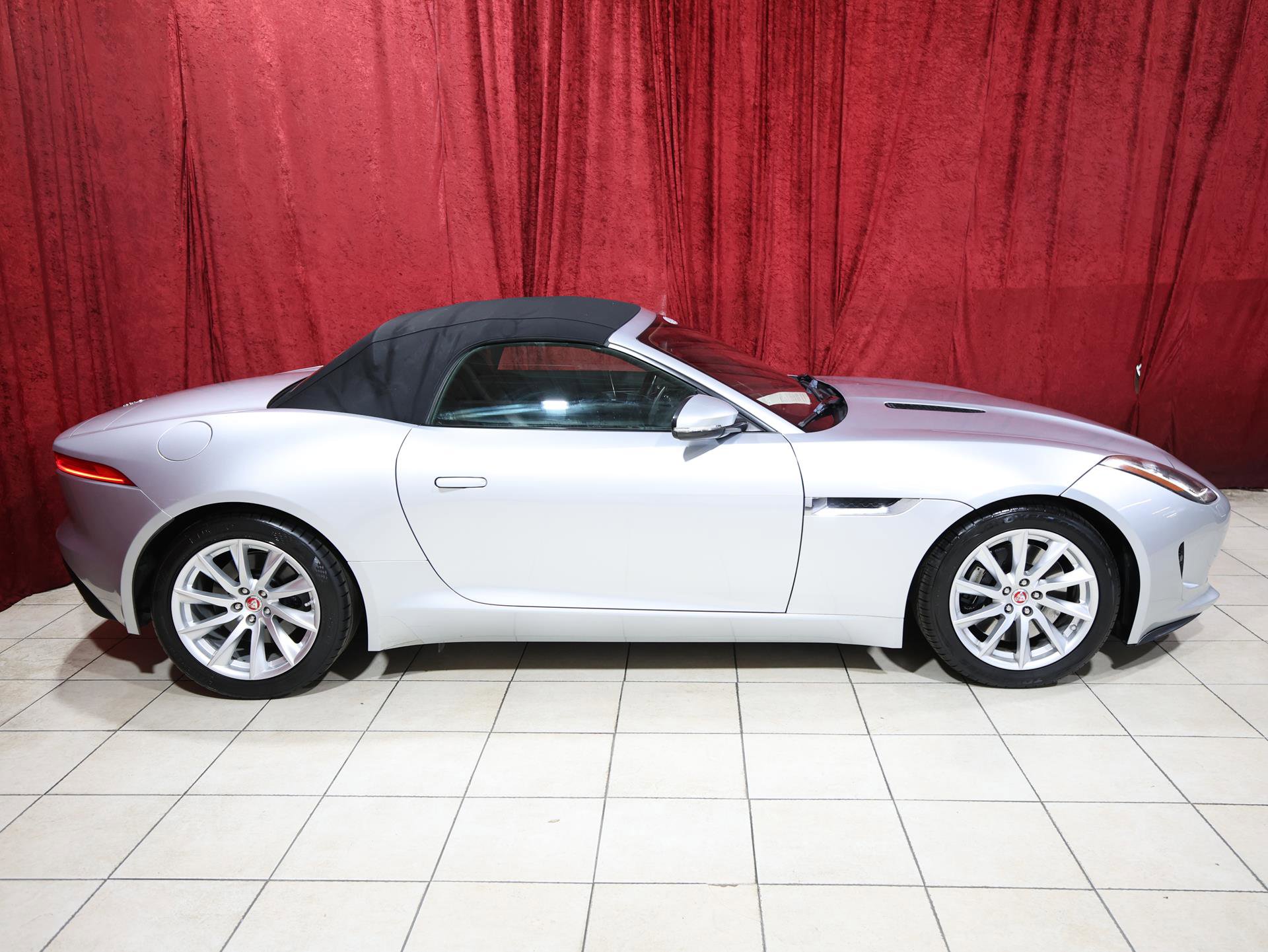 Used 2017 Jaguar F-TYPE Convertible RWD image 9