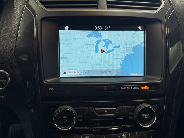 Used 2018 Ford Explorer XLT w/ Equipment Group 202A AWD/4WD image 12