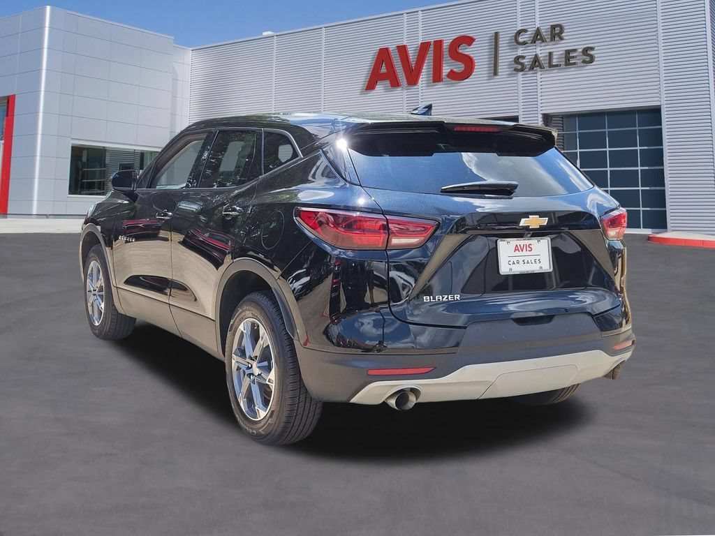 Used 2025 Chevrolet Blazer LT FWD image 3