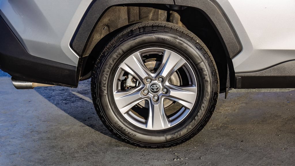 Used 2023 Toyota RAV4 XLE AWD/4WD image 12