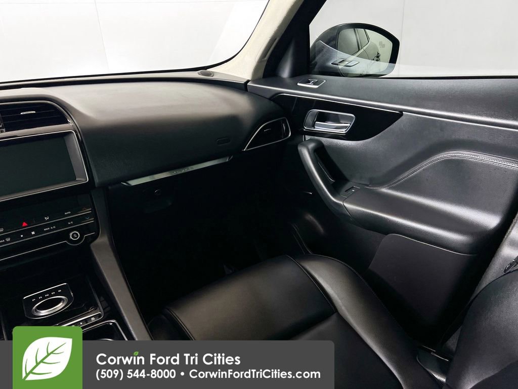 Used 2019 Jaguar F-PACE Premium image 28