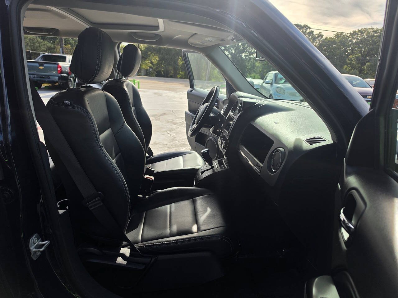 Used 2016 Jeep Patriot High Altitude FWD image 28