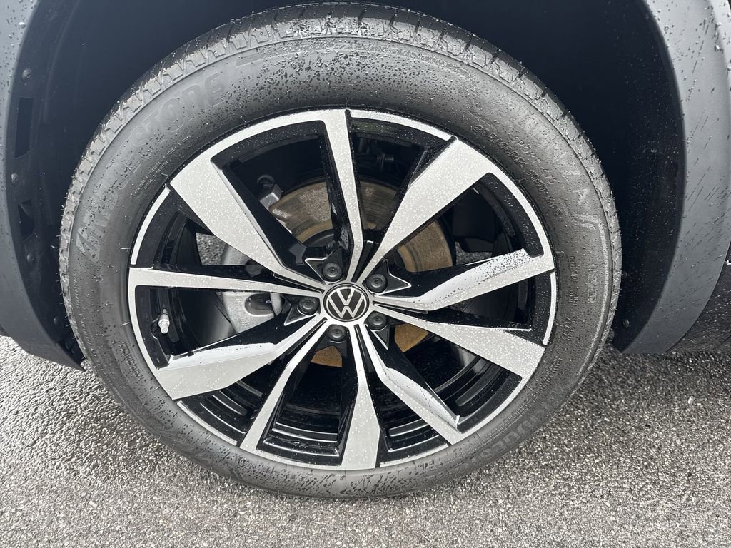 New 2024 Volkswagen Atlas Cross Sport SEL Premium R-Line AWD/4WD image 8