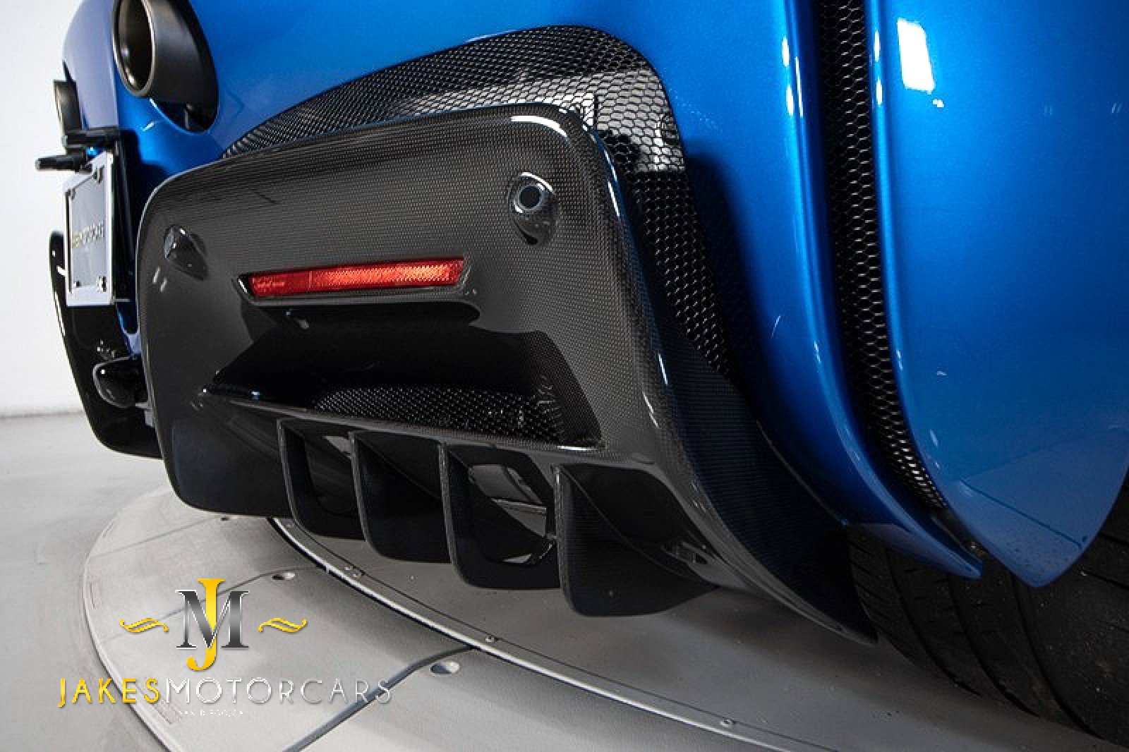 Used 2024 Ferrari SF90 Spider image 18