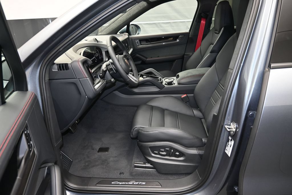 New 2026 Porsche Cayenne GTS AWD/4WD image 5