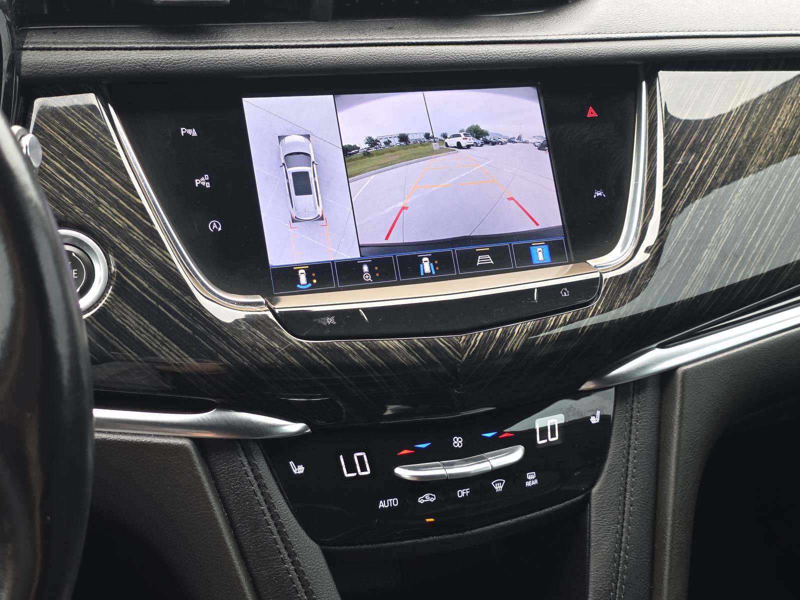 Used 2022 Cadillac XT6 Premium Luxury w/ Technology Package FWD image 24