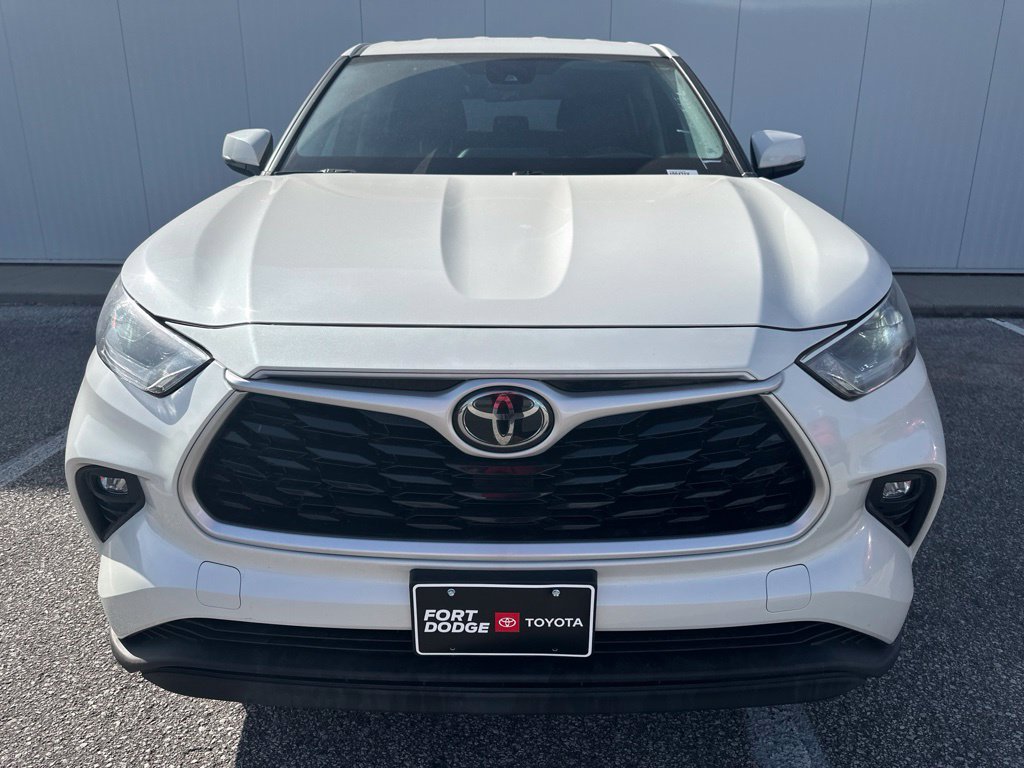 Used 2021 Toyota Highlander LE AWD/4WD image 11