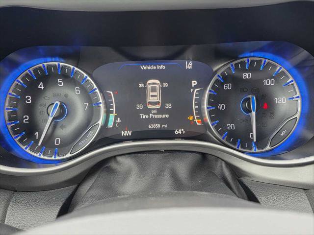 Used 2024 Chrysler Pacifica Touring-L FWD image 23