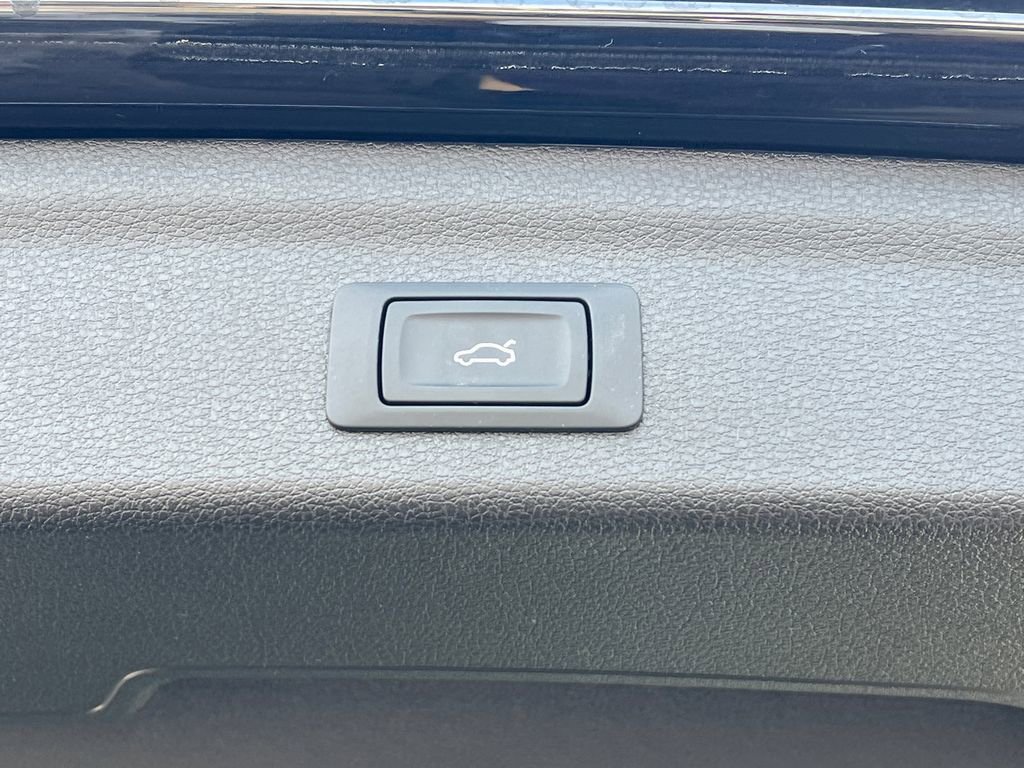 Used 2025 Audi Q3 2.0T Premium image 33