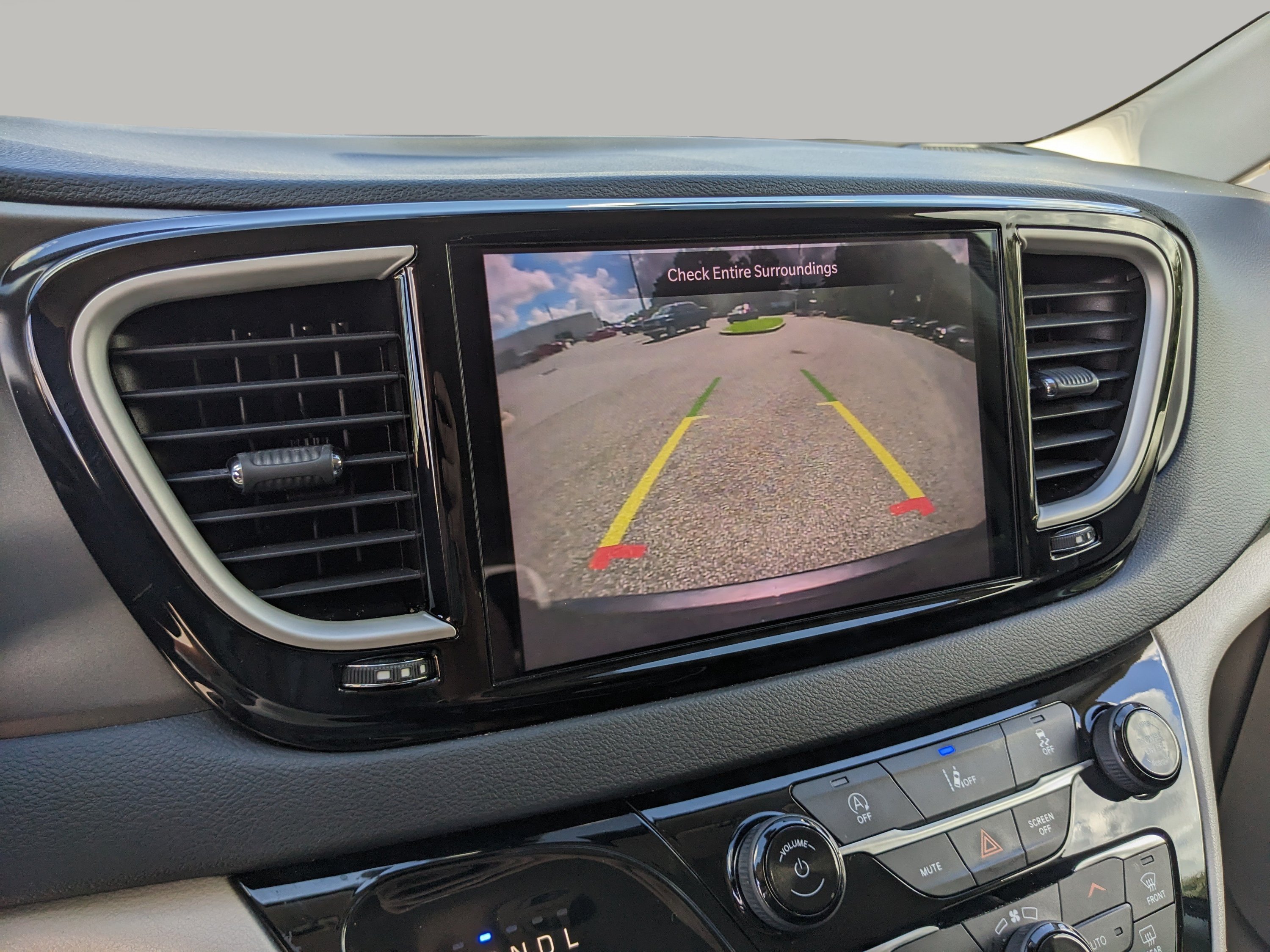 Used 2022 Chrysler Pacifica Touring-L FWD image 27