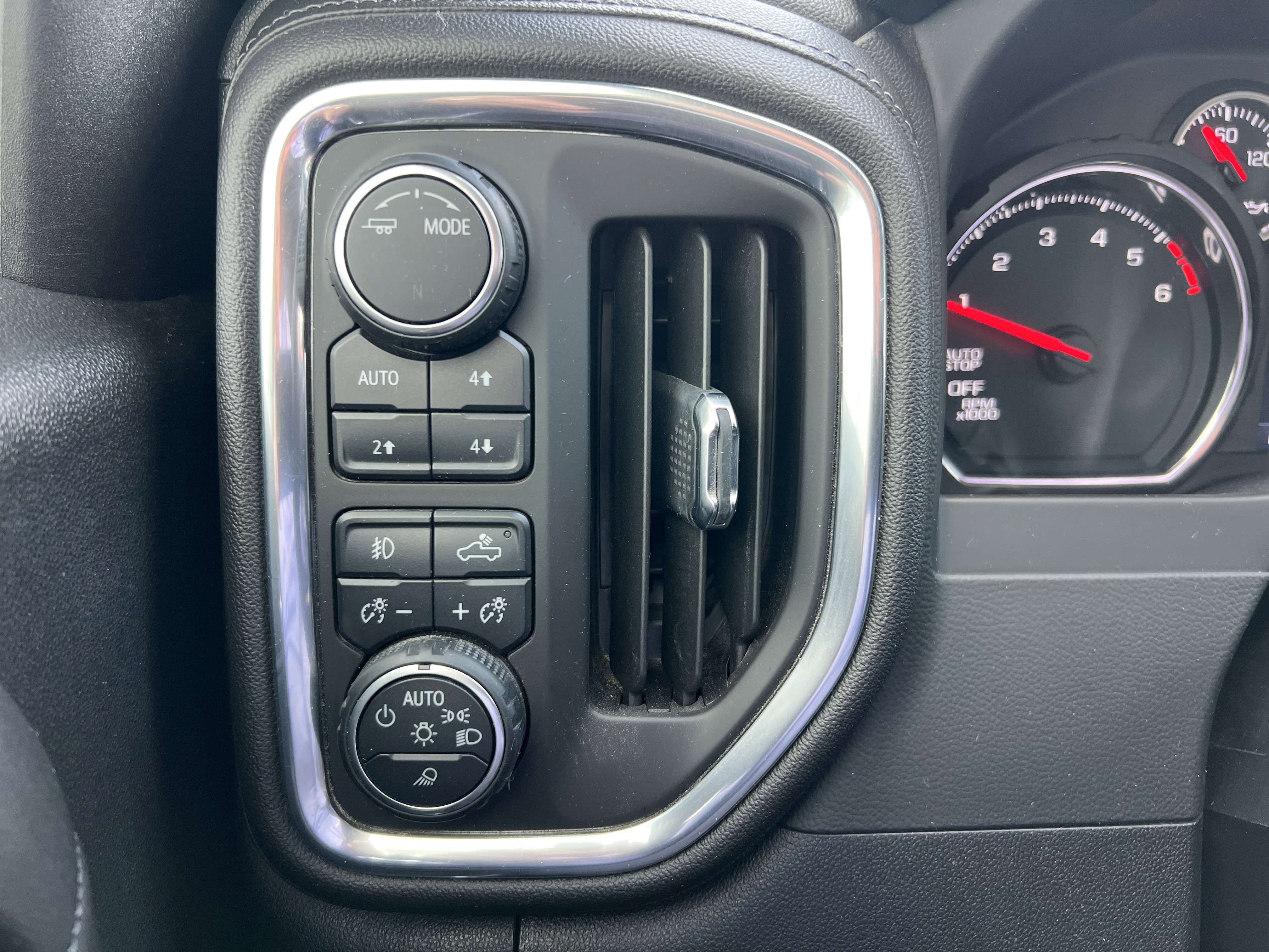 Used 2020 Chevrolet Silverado 1500 LTZ w/ LTZ Premium Package AWD/4WD image 29
