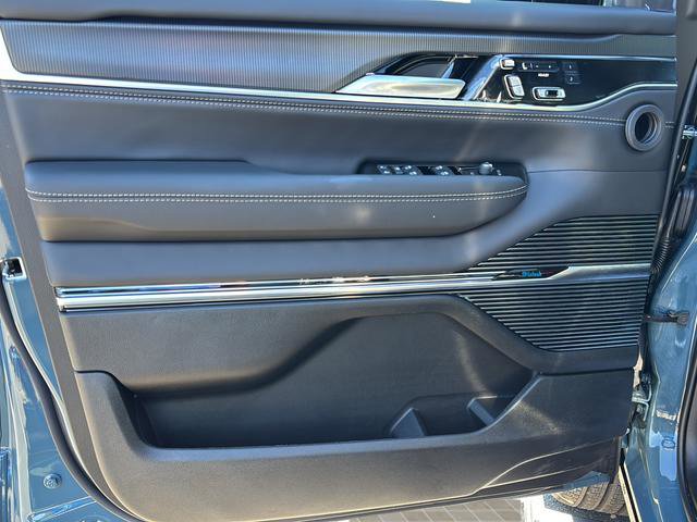 New 2026 Jeep Grand Wagoneer Summit image 16