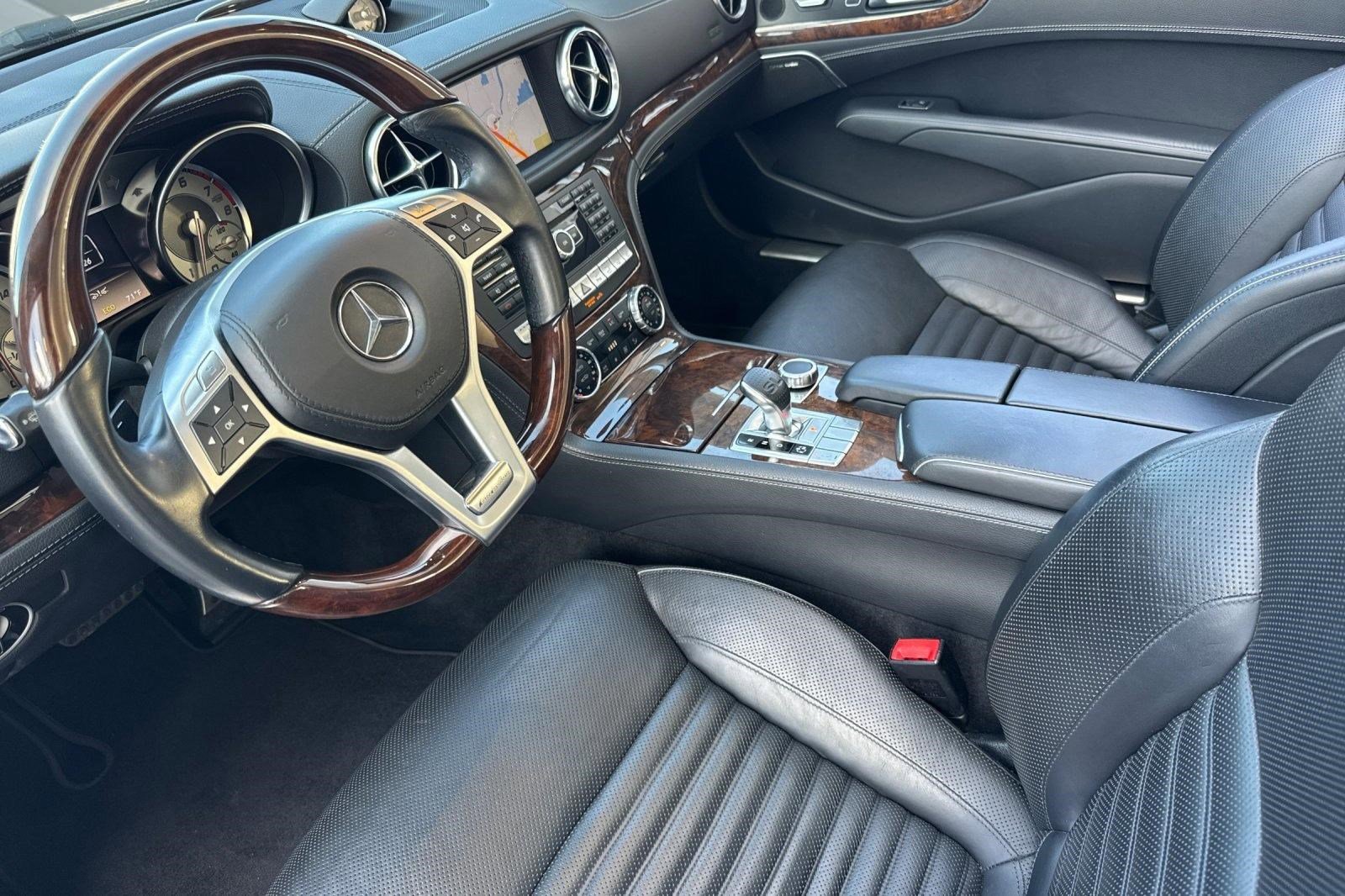 Used 2013 Mercedes-Benz SL 550 w/ Premium Pkg image 4