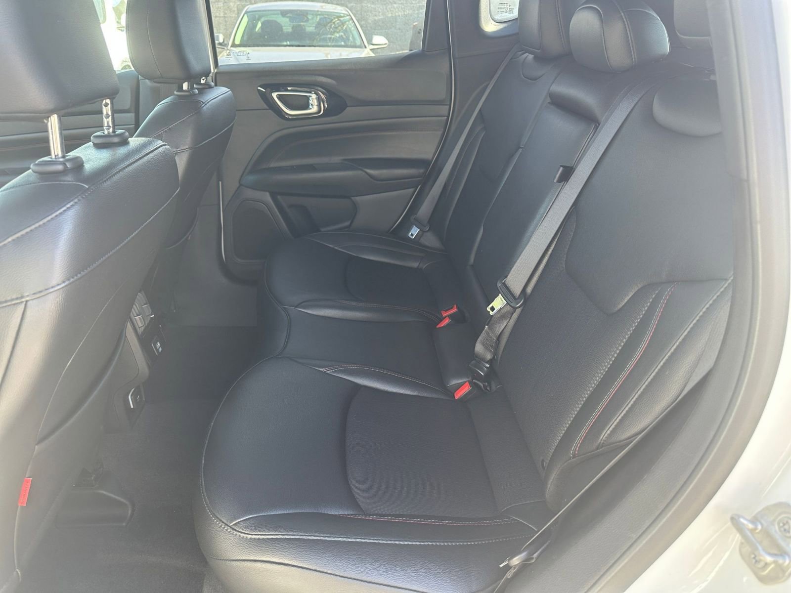 Used 2025 Jeep Compass Trailhawk AWD/4WD image 24