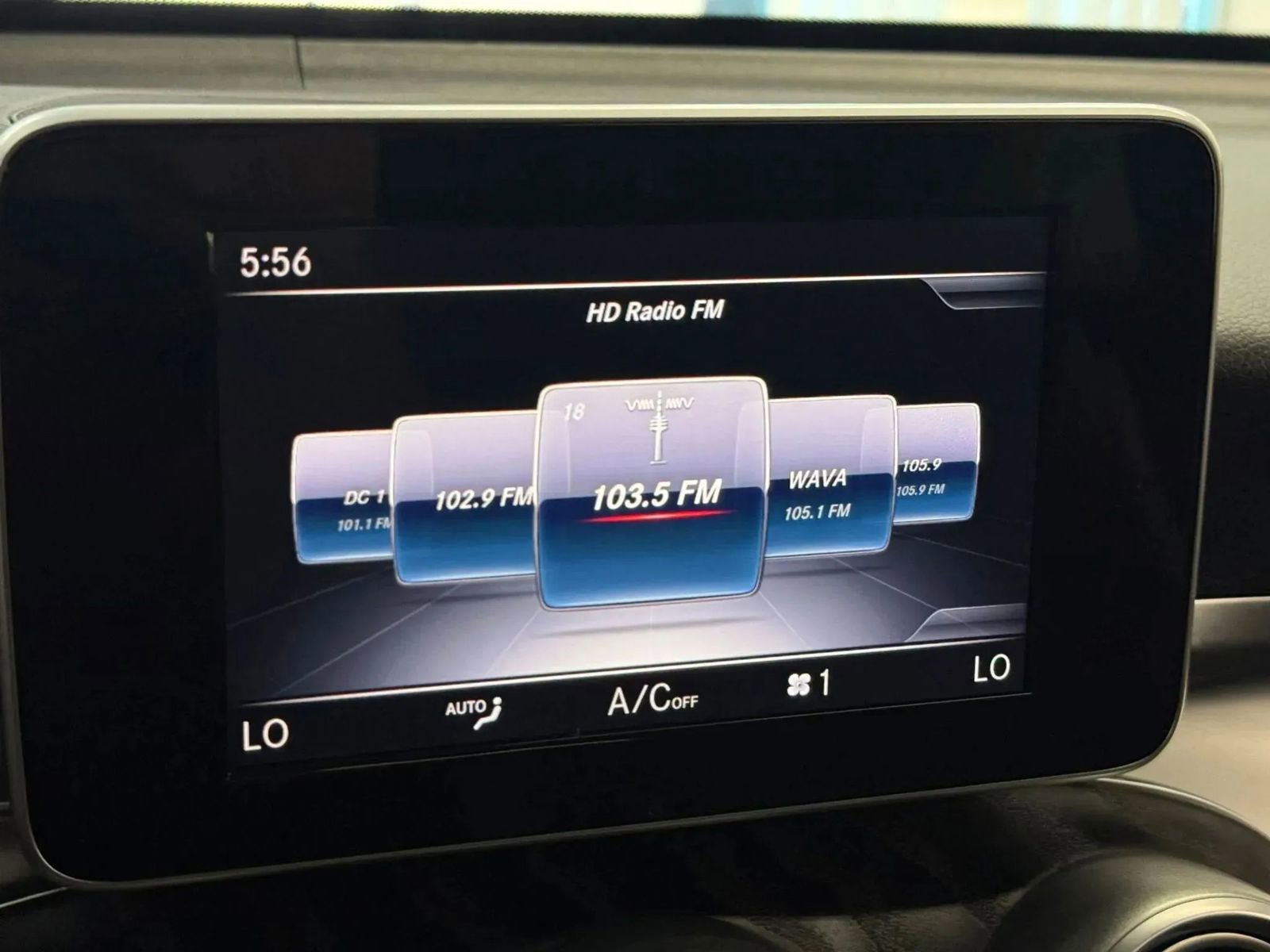 Used 2018 Mercedes-Benz GLC 300 w/ Premium Package image 32