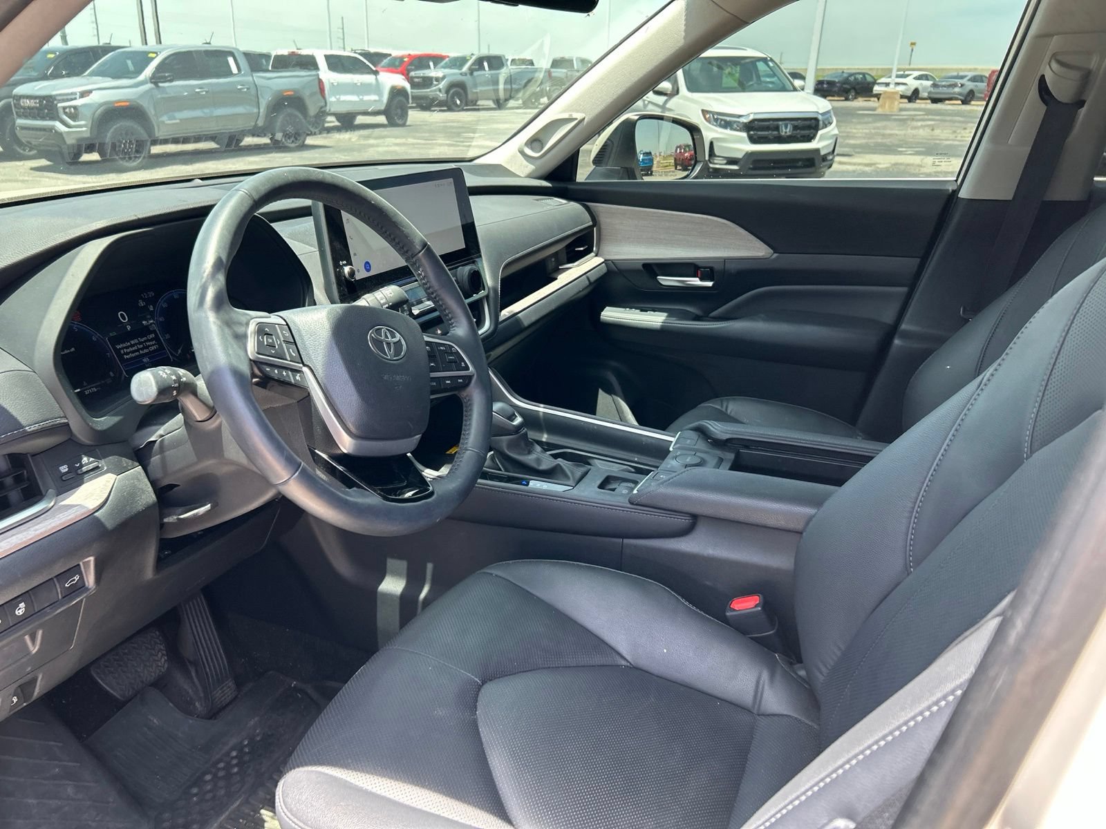 Used 2024 Toyota Grand Highlander FWD image 16