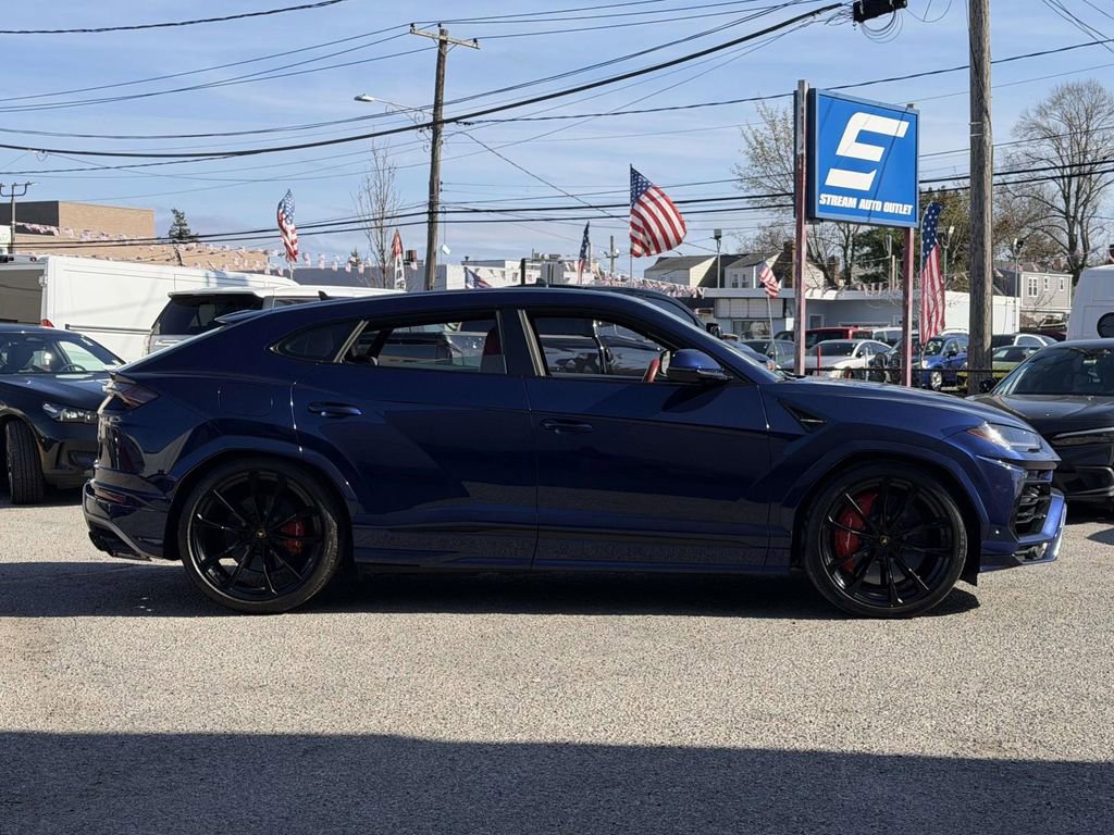 Used 2022 Lamborghini Urus image 9
