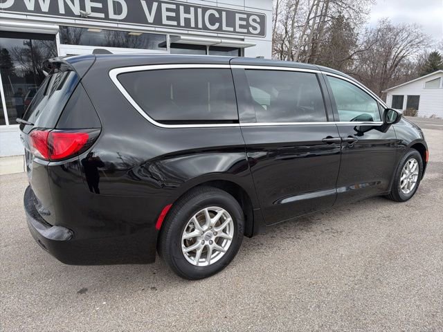 Used 2024 Chrysler Voyager LX FWD image 3