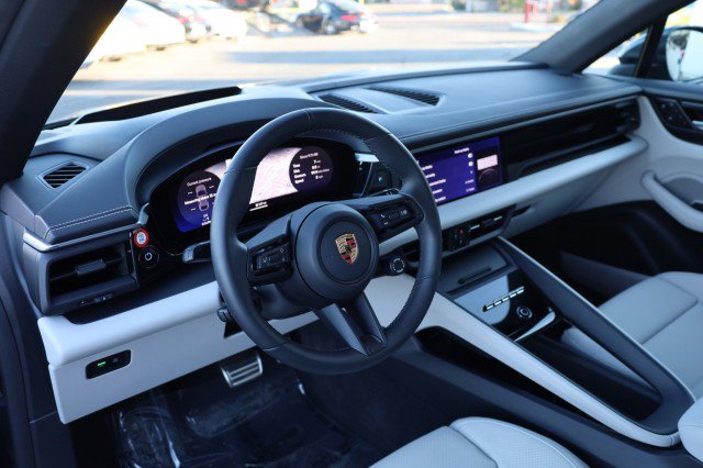 Used 2025 Porsche Macan 4 Electric AWD/4WD image 24