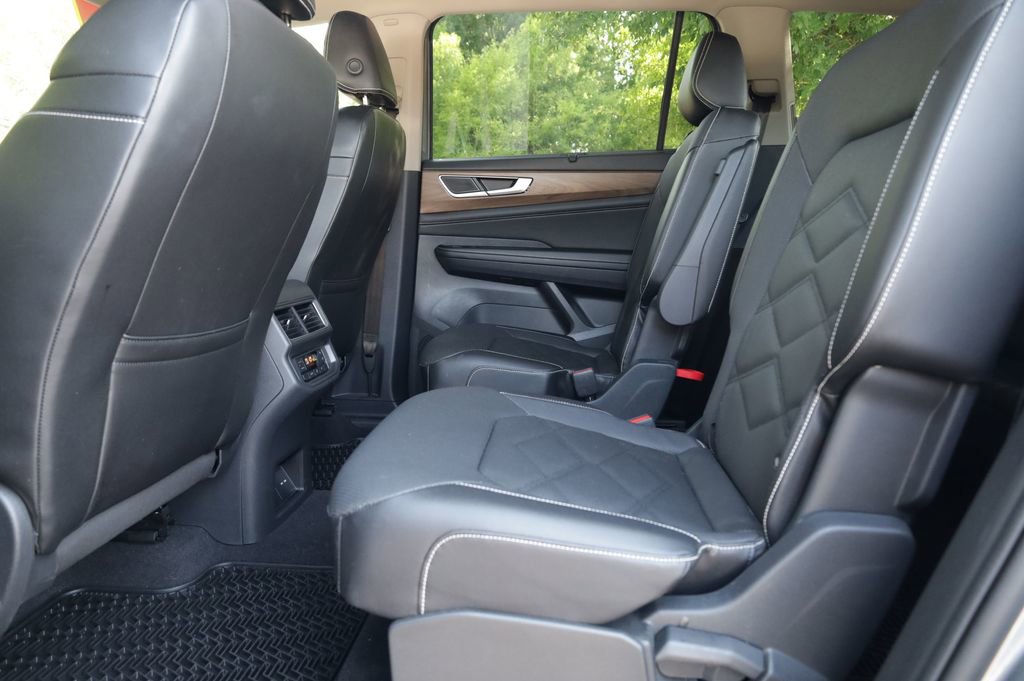 Used 2024 Volkswagen Atlas SE FWD image 16