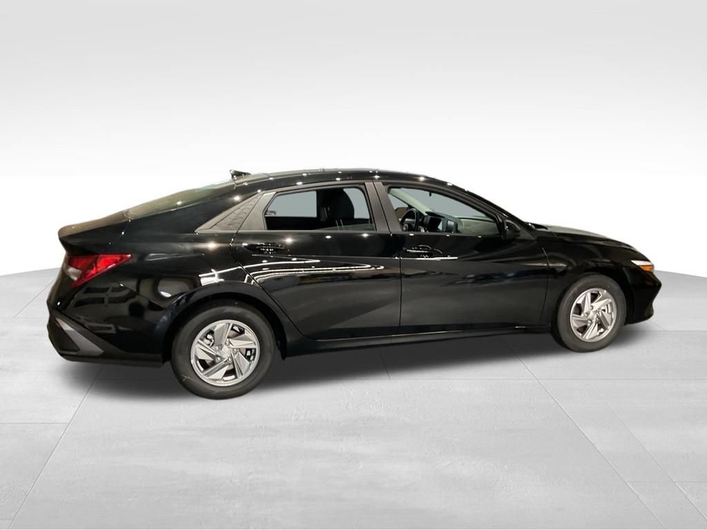 New 2026 Hyundai Elantra SE w/ Cargo Package image 3