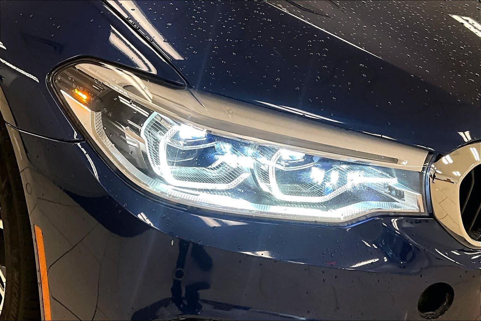 Used 2019 BMW 530e w/ M Sport Package RWD image 25