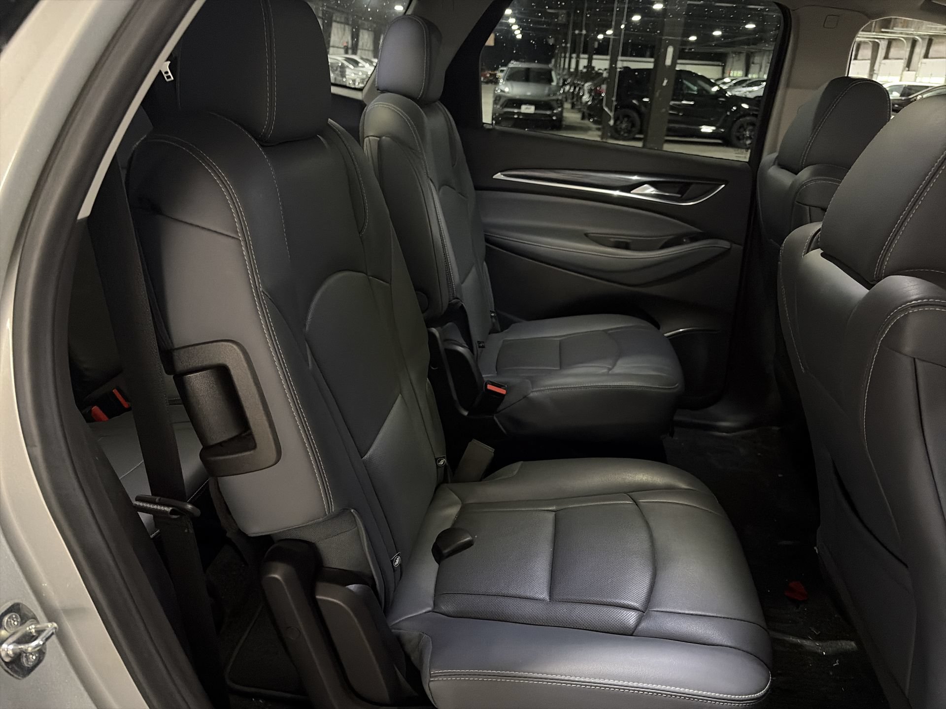 Used 2019 Buick Enclave Essence AWD/4WD image 29