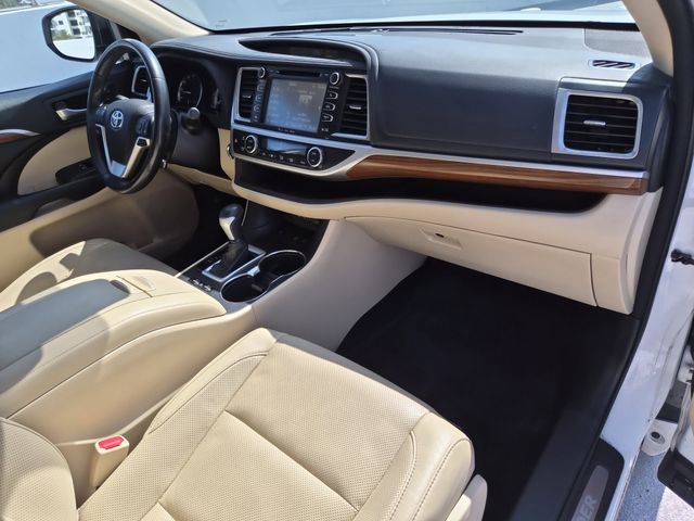 Used 2017 Toyota Highlander Limited image 20