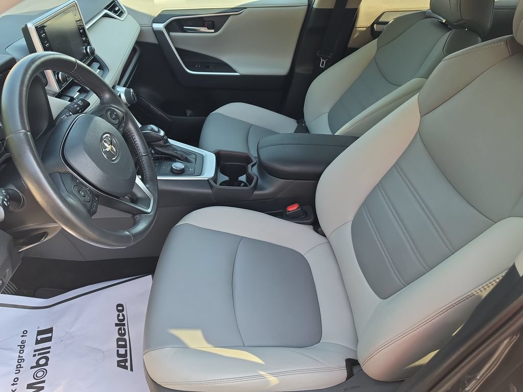 Used 2019 Toyota RAV4 Limited w/ Carpet Mat Package AWD/4WD image 17