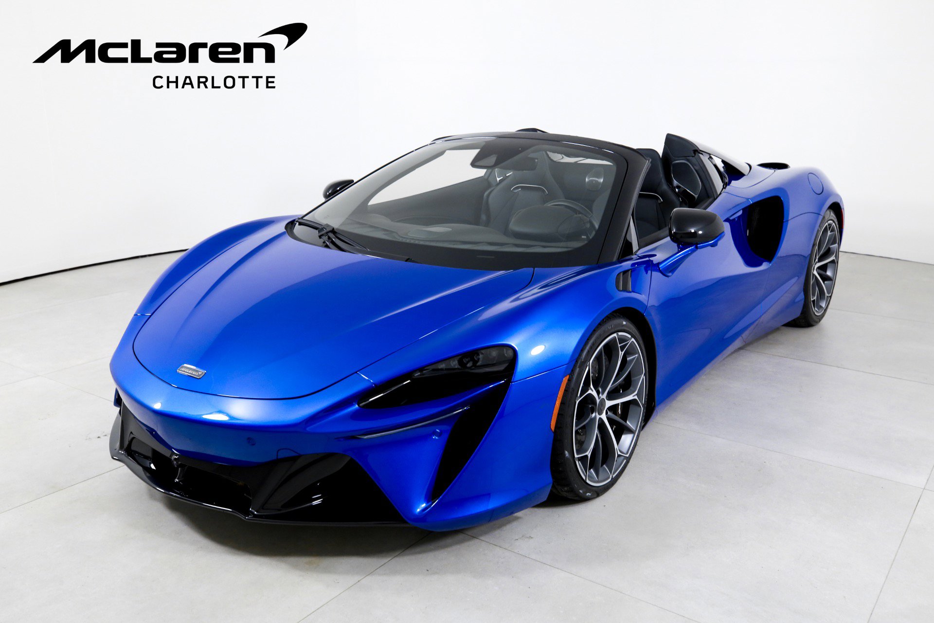 Used 2025 McLaren Artura Spider image 1