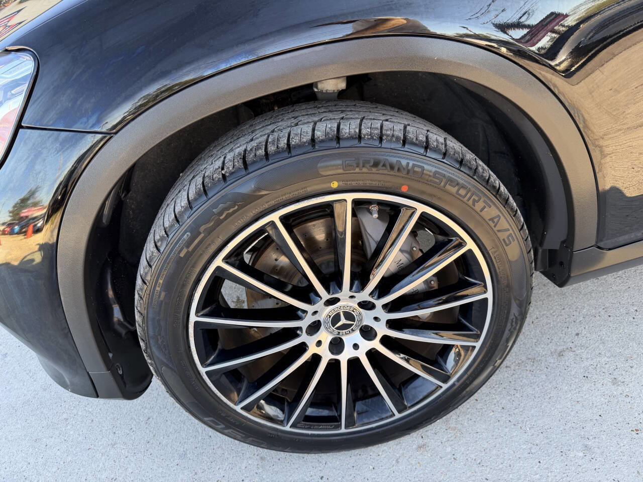 Used 2019 Mercedes-Benz GLC 350e 4MATIC w/ AMG Line image 26