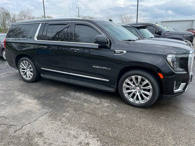 Used 2023 GMC Yukon XL Denali w/ Advanced Technology Package AWD/4WD image 2