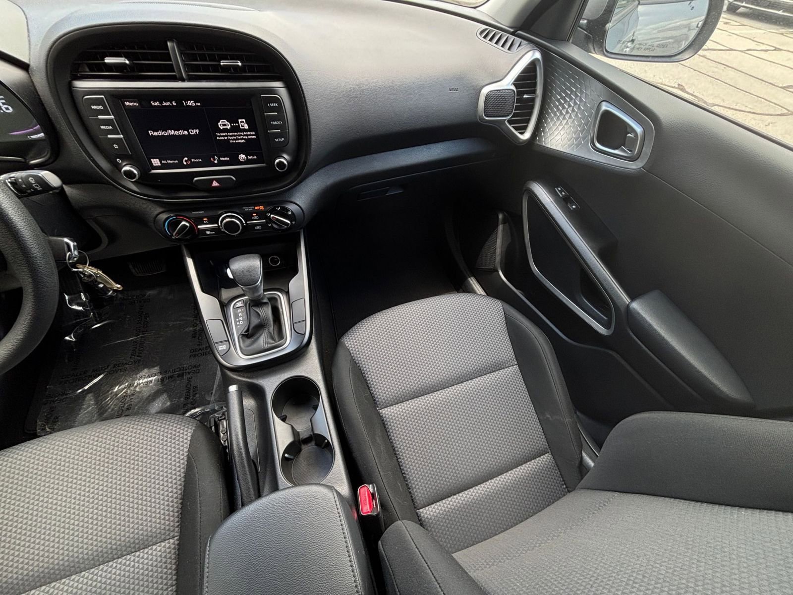 Used 2025 Kia Soul LX w/ LX Technology Package FWD image 33
