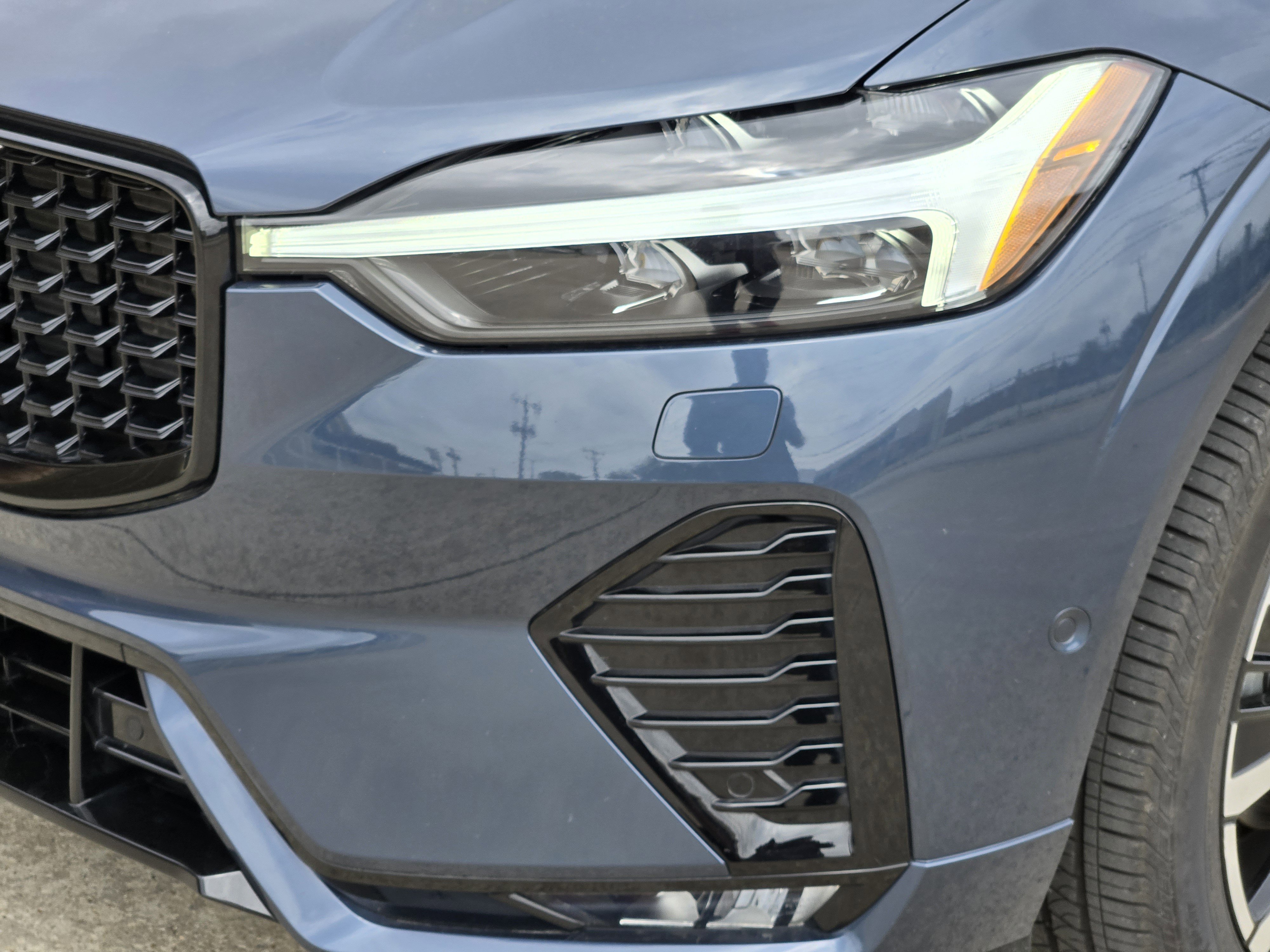 Used 2025 Volvo XC60 B5 Plus image 14