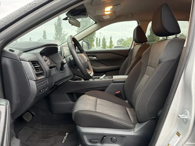 Used 2025 Nissan Rogue SV FWD image 7