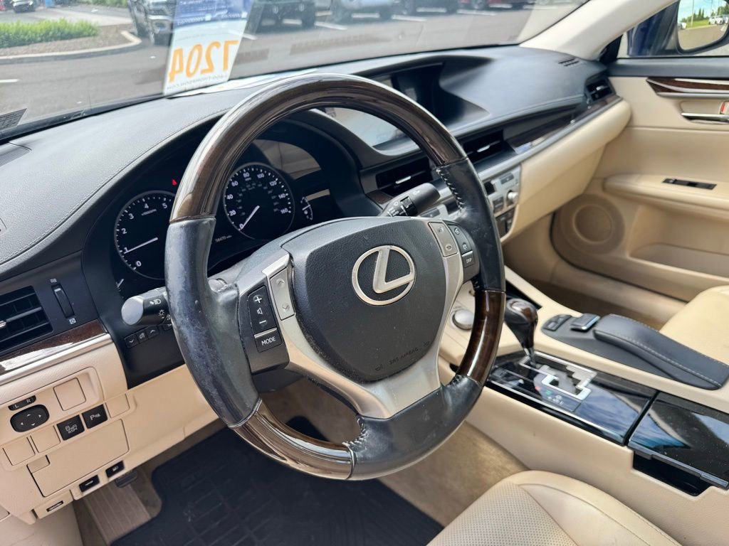 Used 2014 Lexus ES 350 w/ Luxury Package FWD image 8