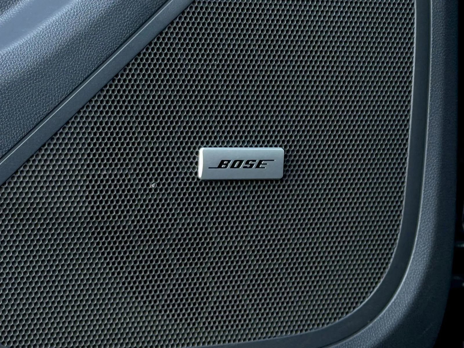 Used 2020 Chevrolet Bolt Premier w/ Infotainment Package FWD image 19