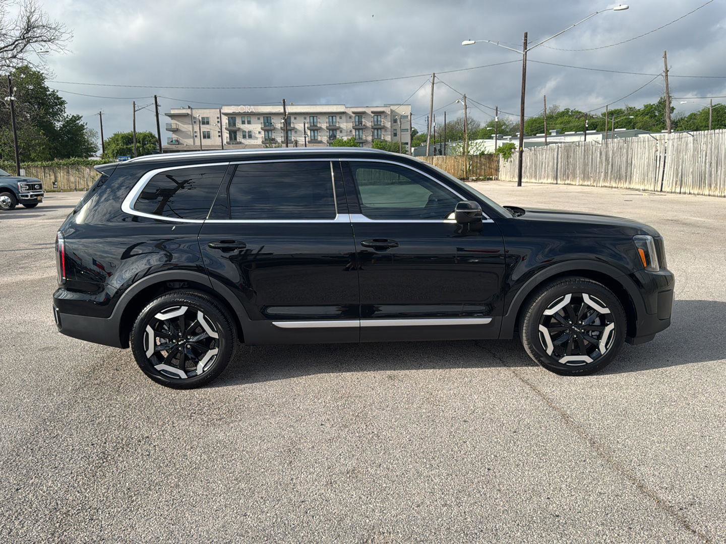 Used 2025 Kia Telluride EX AWD/4WD image 8
