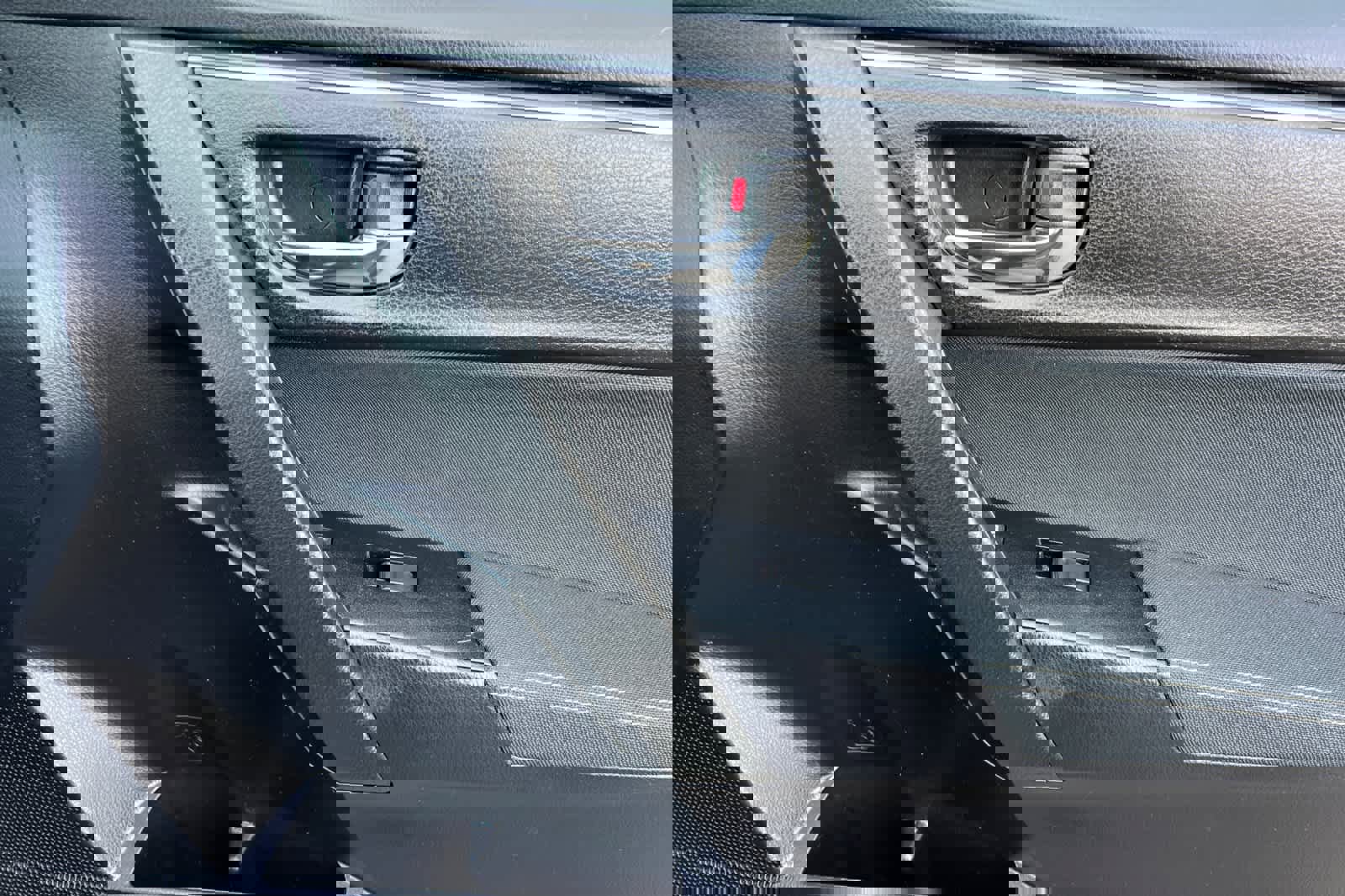 Used 2017 Toyota Corolla LE image 17