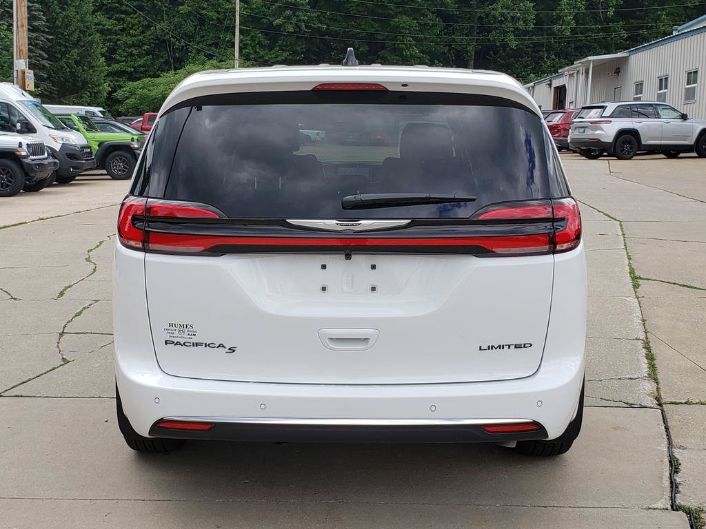 New 2026 Chrysler Pacifica Select AWD/4WD image 4