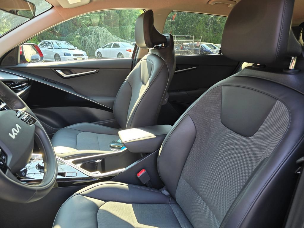 Certified 2023 Kia Niro Wind w/ Wind Preserve Package FWD image 12
