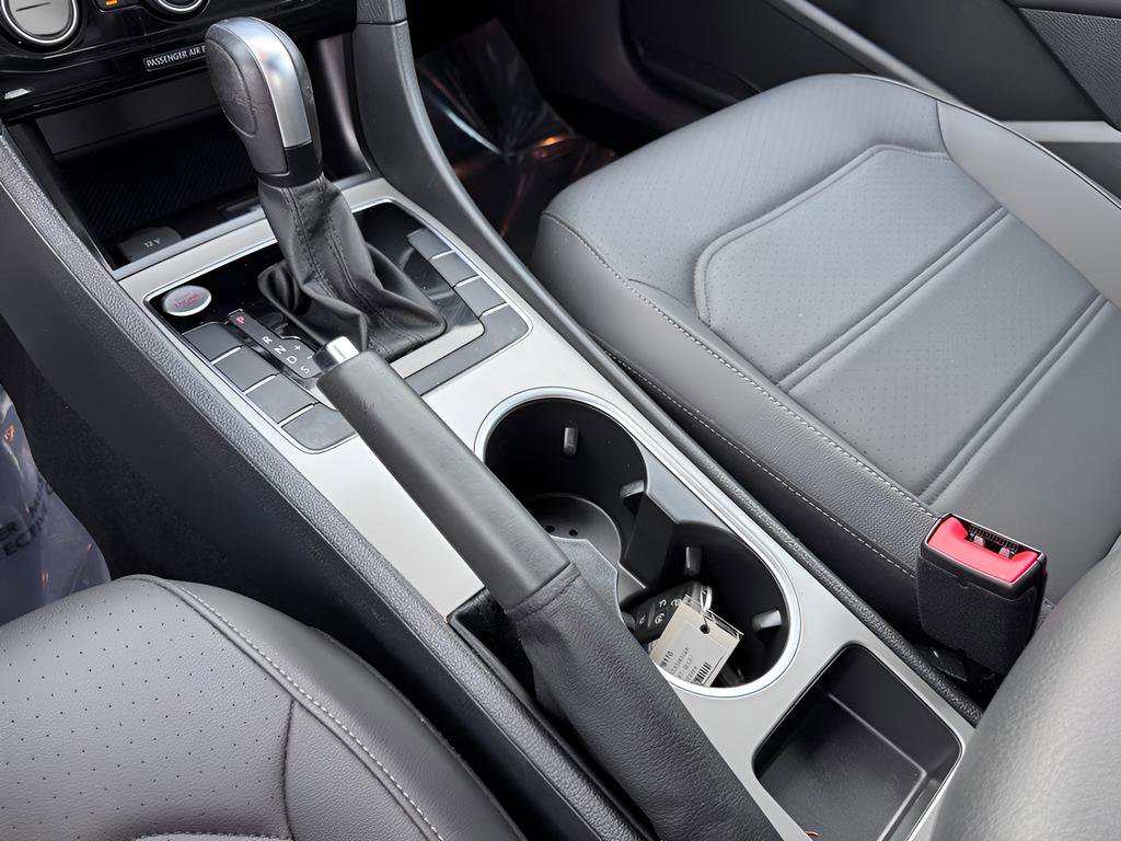 Used 2022 Volkswagen Passat 2.0T R-Line image 21